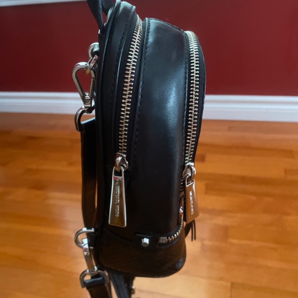 Black Michael Kors mini backpack - Picture 4 of 5